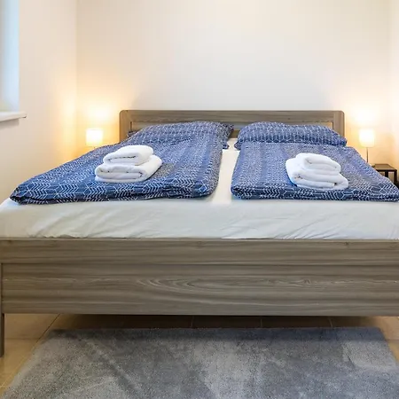 Apartman *